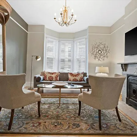 4 Bedroom 3 Story Townhouse With Free Parking